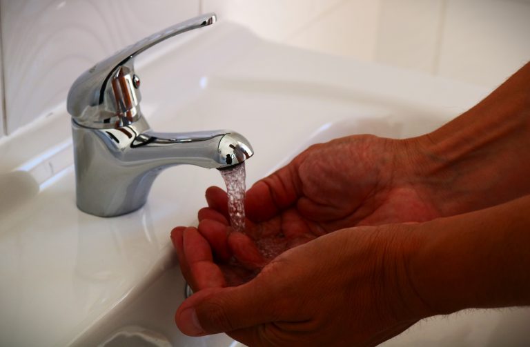 Más de 2 mil subsidios de agua potable disponibles para apoyar a las familias de la región