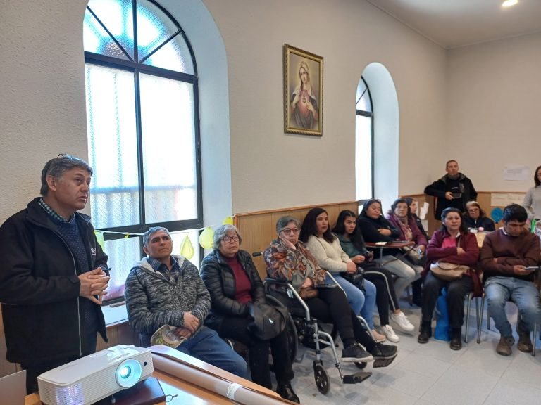 Integrantes del Mercado Campesino de Combarbalá e INDAP planifican nuevas estrategias para fortalecer la comercialización