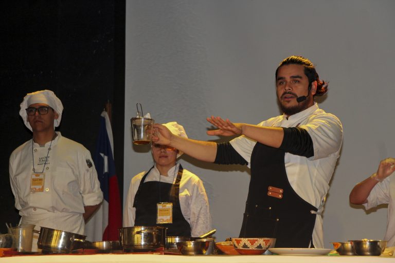 Liceo Eduardo Frei Montalva realiza con éxito la XII versión de su tradicional “Seminario Gastronómico”