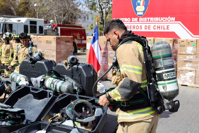 Gobierno Regional entrega 660 Equipos de Respiración Autónoma para Bomberos