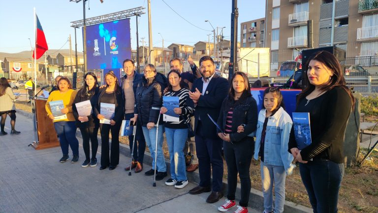 Gobierno entrega escrituras de propiedad a familias del proyecto Balcones de Peñuelas