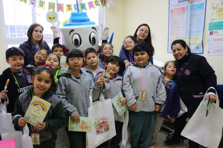 Estudiantes de la escuela Marcos Macuada recorrieron el Centro Comunitario de Salud Familiar de Limarí