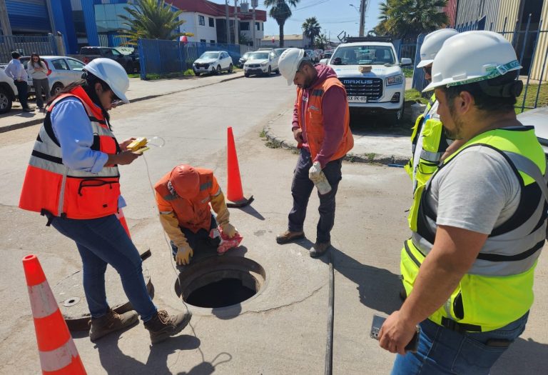 Región: Conectan provisoriamente servicio de alcantarillado en recinto del Barrio Industrial de Coquimbo