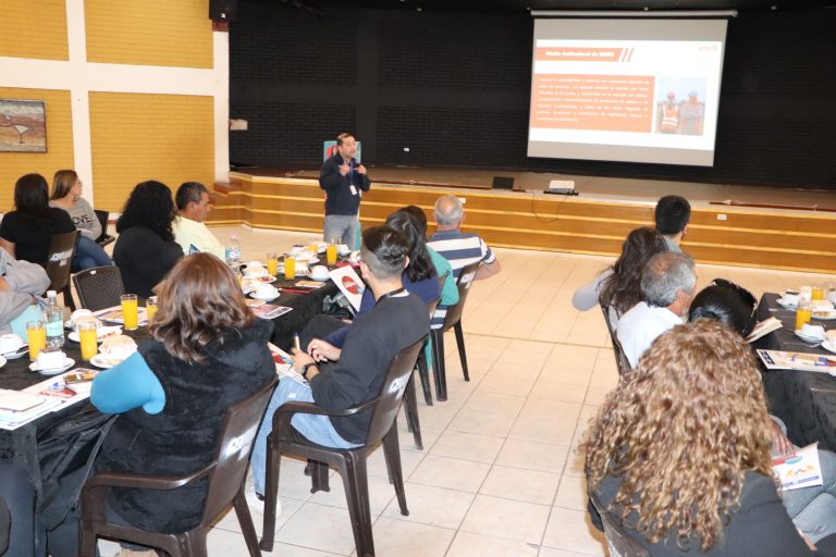 Comunidad combarbalina dialoga sobre reconversión laboral y empleabilidad