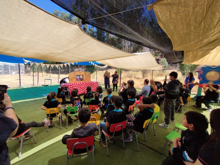 Fundación crea cuentos infantiles para educar sobre el cuidado del agua con el aporte de Aguas del Valle