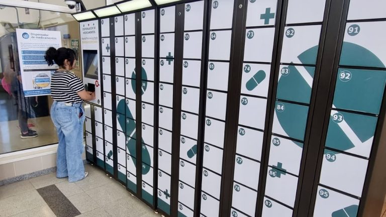 Pacientes del Hospital podrán retirar medicamentos las 24 horas del día gracias a dispensador automático