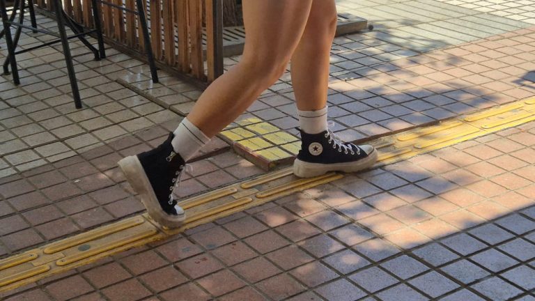 [VIDEO] La peligrosa trampa para los transeúntes en pleno centro de Ovalle