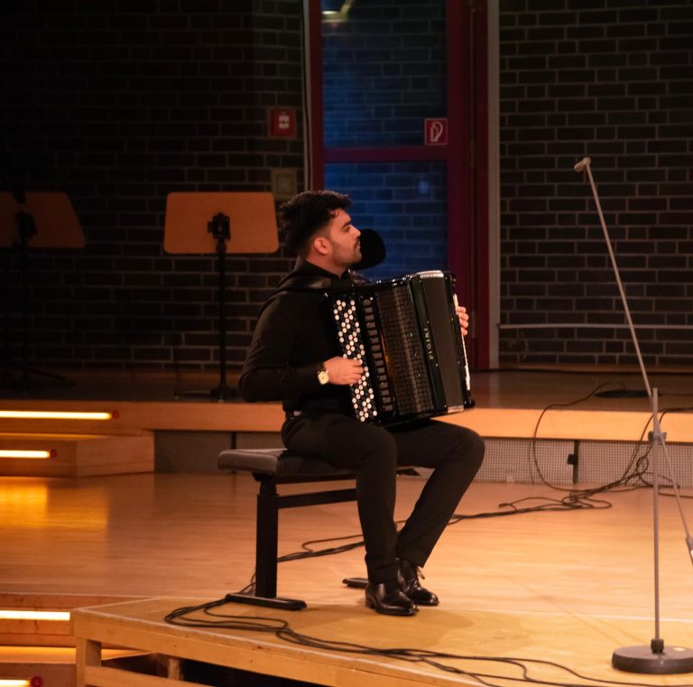 Músico punitaquino gana el «Premio Manuel de Falla» en concurso internacional de Guitarra en Sevilla