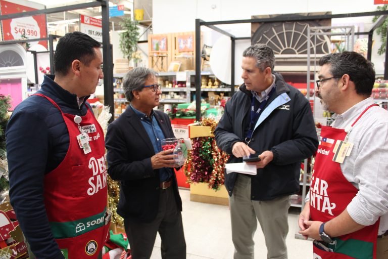 Fiscalizan venta de luces navideñas certificadas para evitar riesgos en hogares durante las fiestas