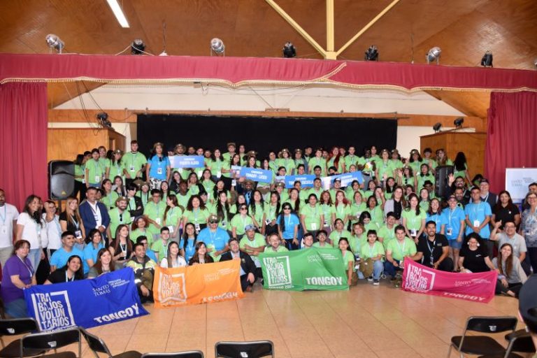 Más de 160 estudiantes de Santo Tomás llegan a Tongoy y Guanaqueros para realizar Trabajos Voluntario de Verano