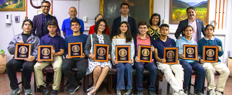 Estudiantes ovallinos con puntaje nacional en la PAES 2024 reciben reconocimiento del Municipio de Ovalle