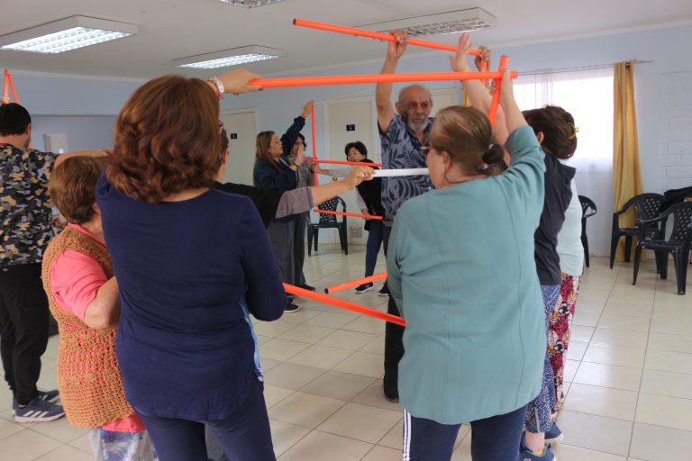 Más Autovalentes, Más Activos: Programa para adultos mayores fortalece su independencia