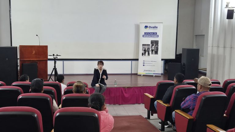 Realizan taller para informar a migrantes sobre leyes laborales y de inmigración
