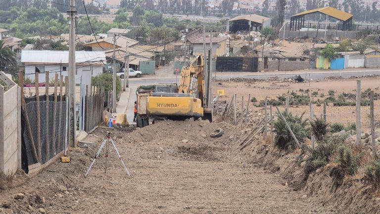 Se iniciaron los trabajos de repavimentación de calle Río Hurtado en Los Leíces