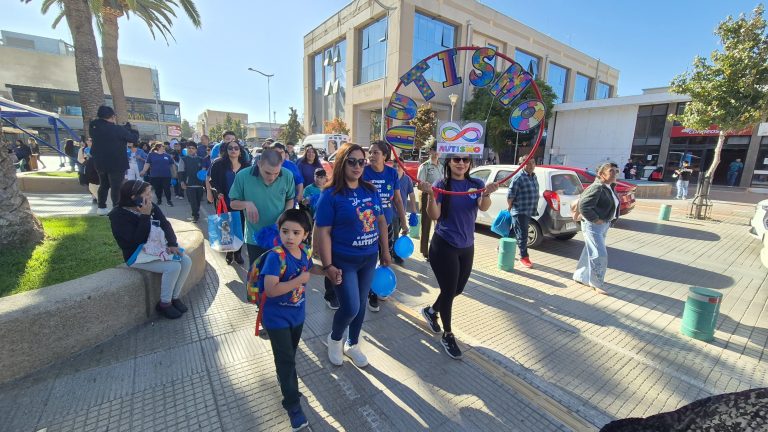 Realizan jornada de Concientización sobre el Autismo en la plaza de armas de Ovalle
