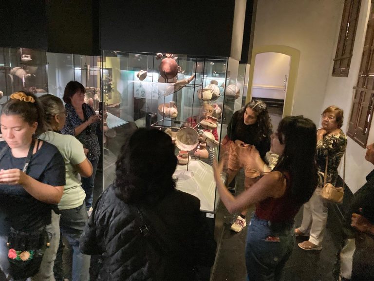 Ceramistas que preservan la alfarería diaguita enriquecen sus conocimientos en Museo del Limarí