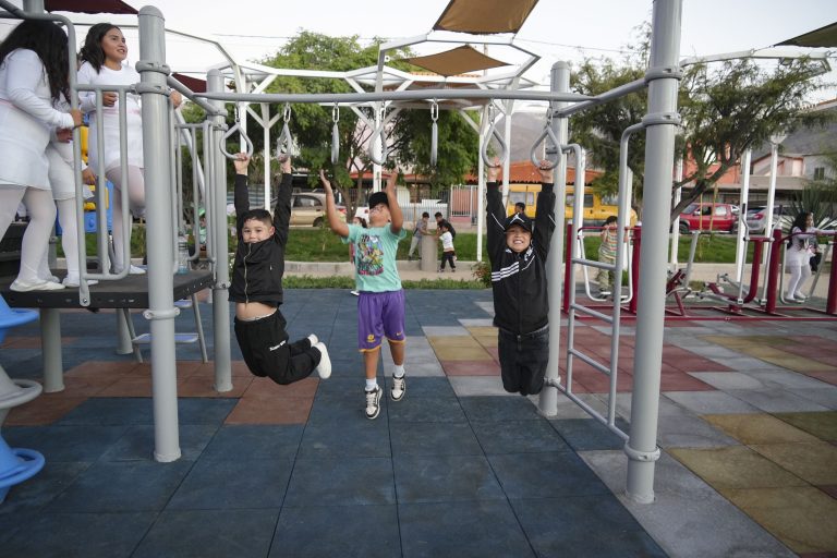 Inauguración de la Plaza Barrial en la Villa Esperanza Juvenil marca el cierre del programa Quiero mi Barrio