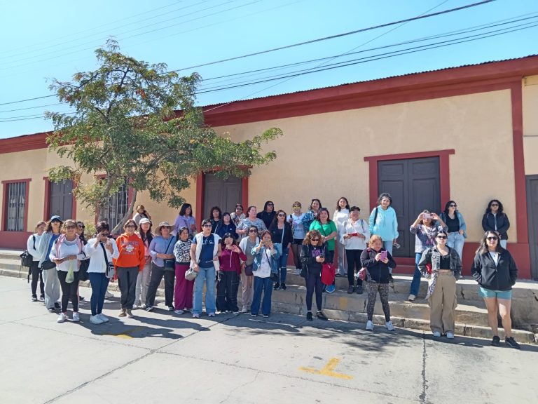 Programa “Turismo Familiar”:  Jefas de hogar de la región disfrutan los atractivos turísticos de Combarbalá y Canela