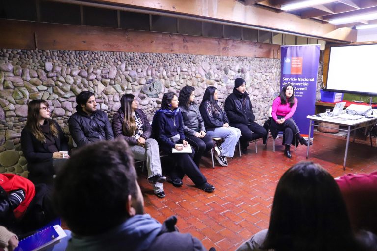 Adolescentes de centros de justicia juvenil participan en charlas sobre prevención de violencia de género
