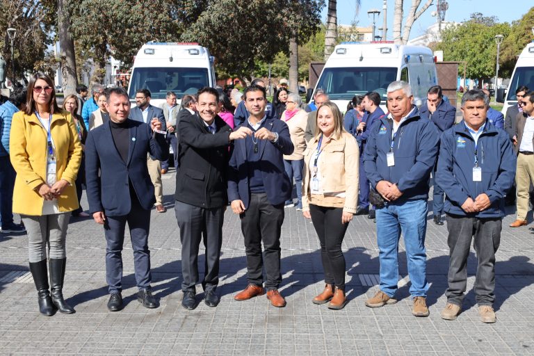 Gobierno Regional refuerza red de salud con entrega de 14 nuevas ambulancias en la región