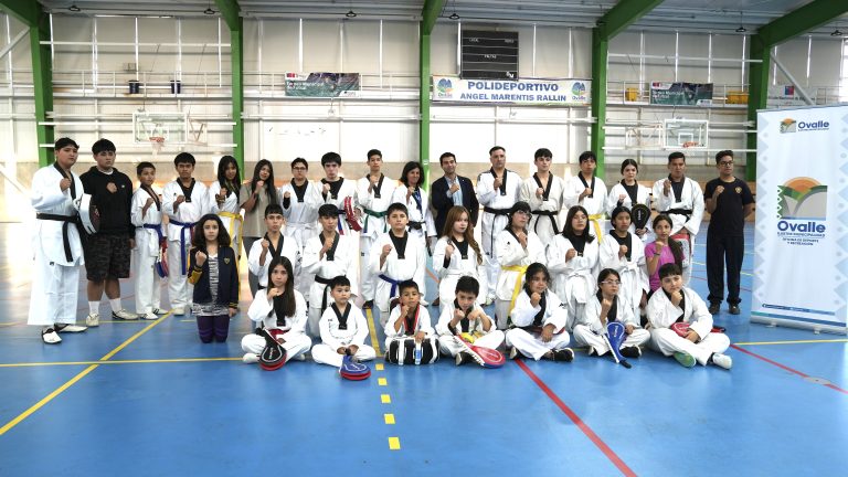 Jóvenes taekwondistas de Ovalle reciben nuevo equipamiento para sus entrenamientos