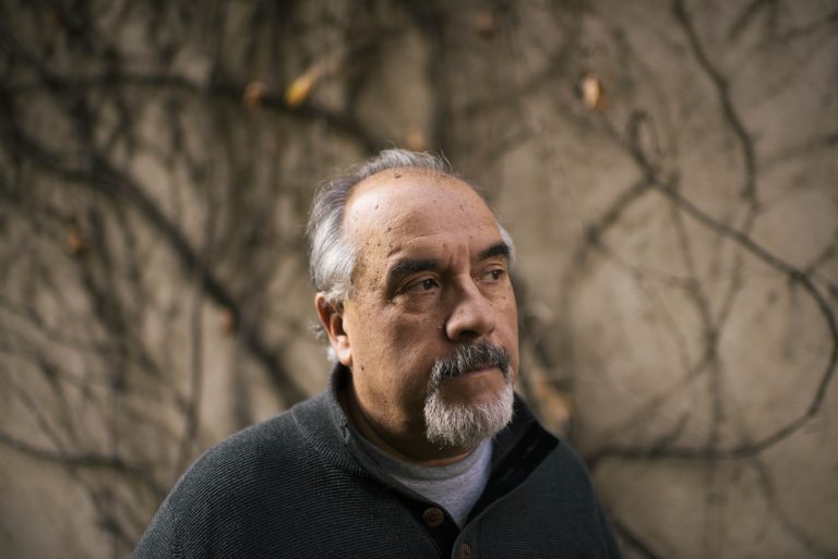 Escritor Ramón Díaz Eterovic: “Mi aprendizaje del oficio literario fue solitario y en silencio”