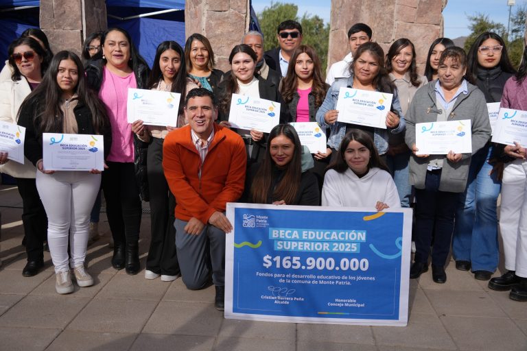 Monte Patria entrega cifra récord de Becas de Educación Superior con 589 jóvenes beneficiados en 2025