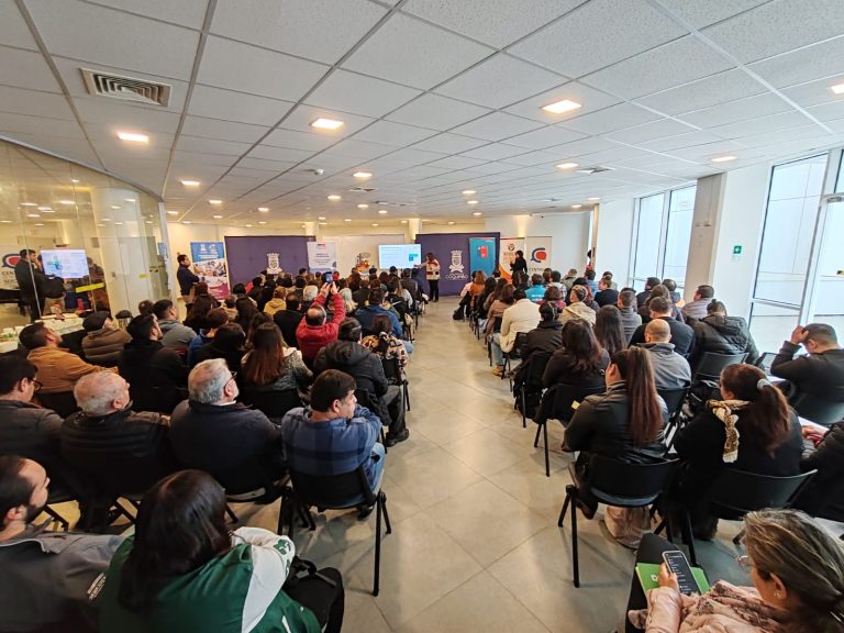 Emprendedores y servicios públicos de la Región de Coquimbo conversaron sobre oportunidades de negocios