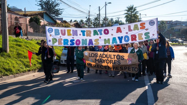Realizan la Primera Caminata por el Buen Trato a las Personas Mayores en Ovalle