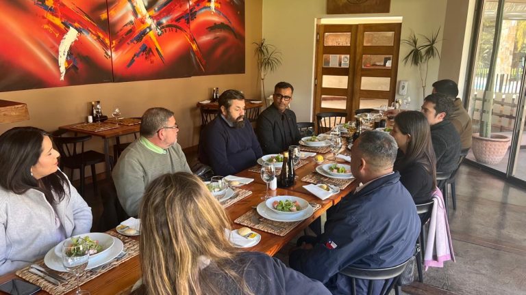 Reflexionan sobre consumo responsable de alcohol en encuentro con Fundación Emilia y CCU en Ovalle