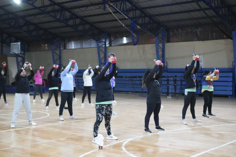 Mujeres de Monte Patria potencian su entrenamiento con nueva implementación deportiva