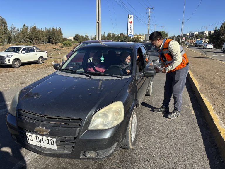 Entregan material informativo para prevenir accidentes de tránsito en Ovalle