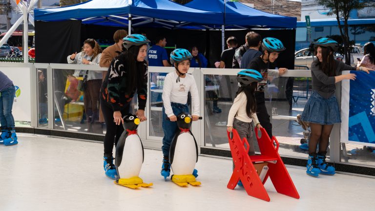 Pista de hielo ecológica e inclusiva abre sus puertas en Ovalle