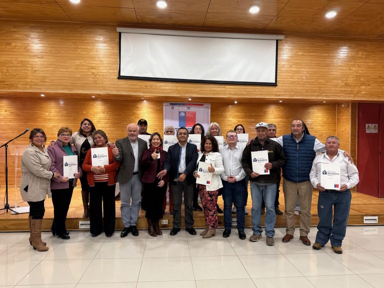 12 Familias de Punitaqui recibieron con alegría sus títulos de dominio