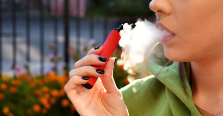 PolíticaHOY: Nueva ley regula vapeadores y protege a menores de edad