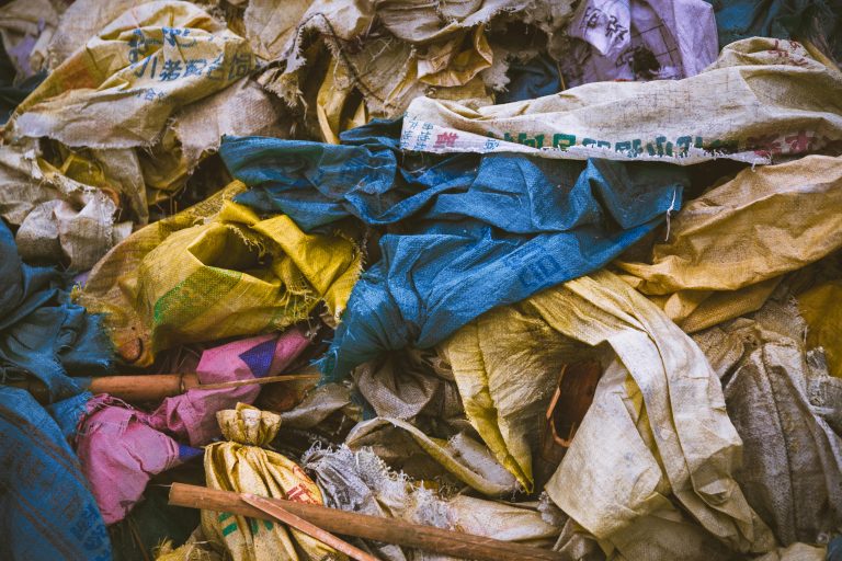 Nanotecnología chilena busca limpiar la contaminación de la industria textil