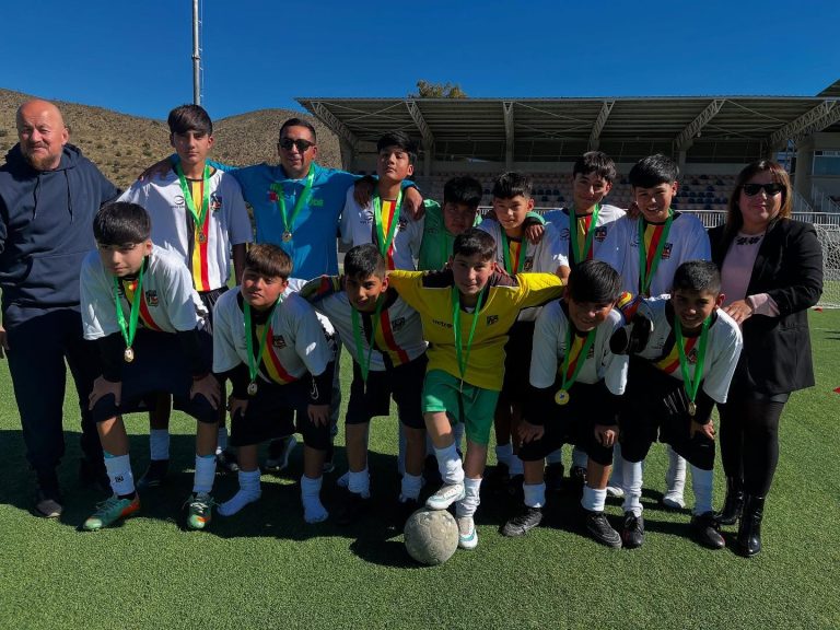 Estudiantes de Punitaqui brillan en comunal de futsal escolar