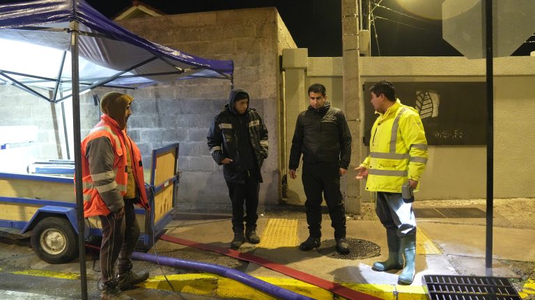 Alcalde de Ovalle recorre puntos críticos del sector urbano ante precipitaciones que se registran en la zona