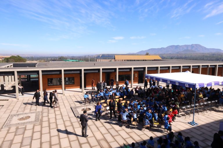 Inauguran Escuela El Crisol en Los Leíces