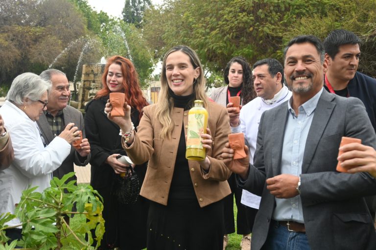 La Serena consolida su identidad con la plantación del primer papayo en la Plaza de Armas