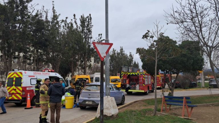 Evacúan Colegio de Artes y Música por derrame de ácido sulfúrico