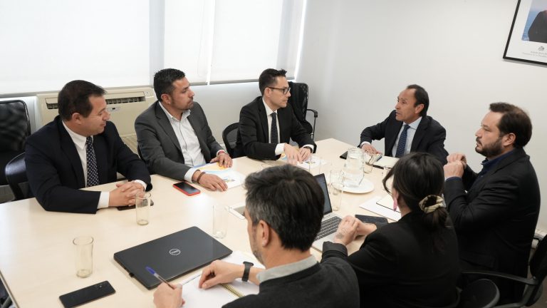 GORE y Ministerio del Deporte: avanza histórico convenio de casi $38 mil millones para infraestructura deportiva