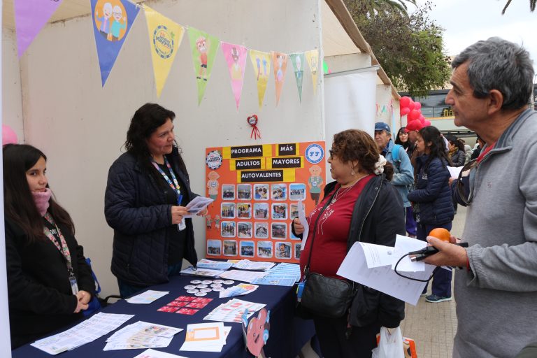 Ovalle celebra el Mes del Corazón con Feria Cardiovascular en plaza de armas