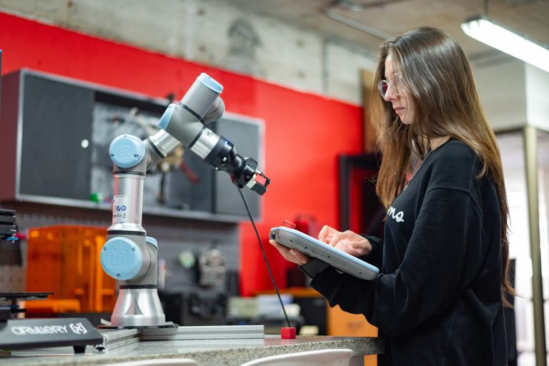 Solo el 21% de mujeres en carreras STEM: Encuentro busca inspirar a nuevas generaciones en el Biobío
