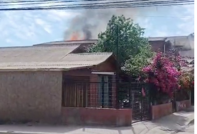 Incendio estructural moviliza a Bomberos hacia la Población Esperanza