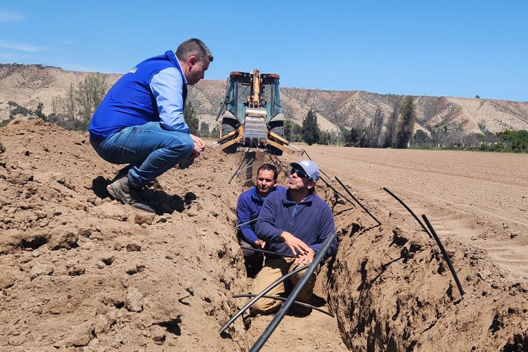 Agricultor de Ovalle optimizará el agua para sus cultivos mediante innovador sistema de riego subterráneo