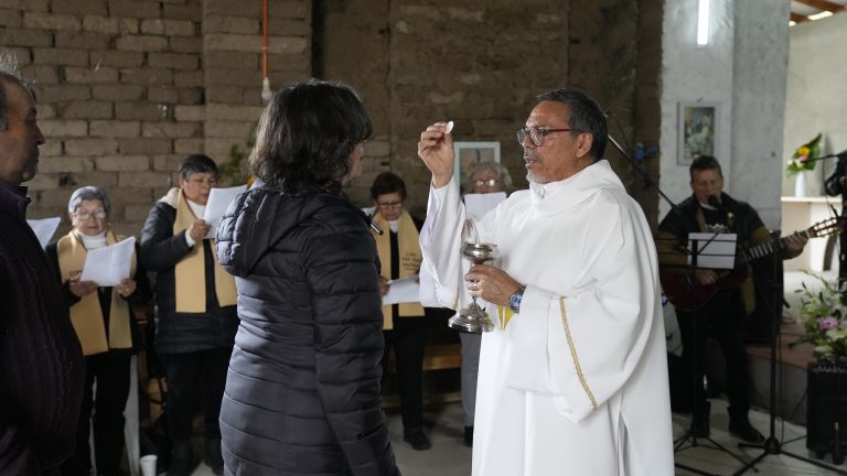 Comunidad de Pachingo revive sus tradiciones con misa en honor a la Virgen del Rosario