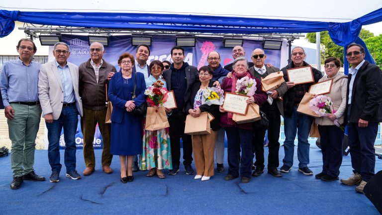Ovalle celebra la Fiesta de la Independencia con emotiva premiación a locatarios y comerciantes
