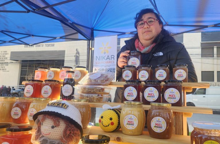 Katherine Díaz: “Trabajamos en apoyo con la abeja. No tratamos de sobreexplotarla”