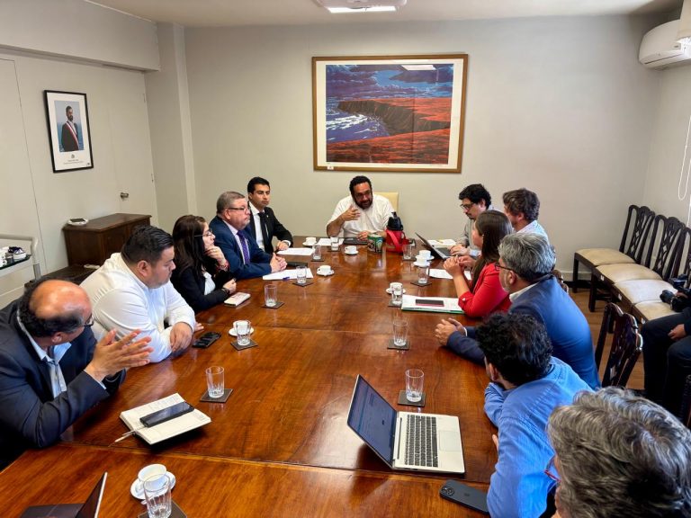 Municipio de Ovalle y Ministerio de Educación coordinan acciones para fortalecer la gestión educativa comunal